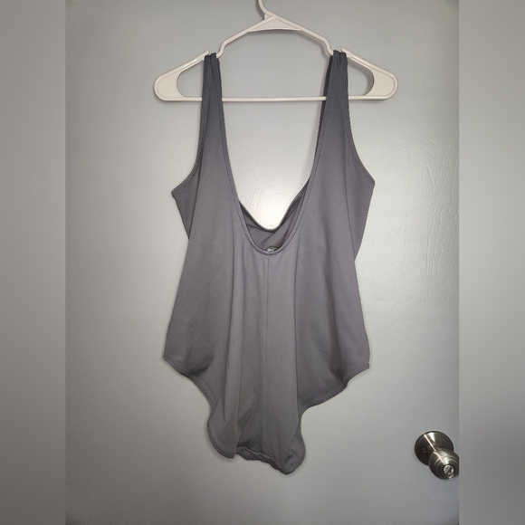 SKIMS Shaping Swim Tank One Piece - Picture 3 of 10